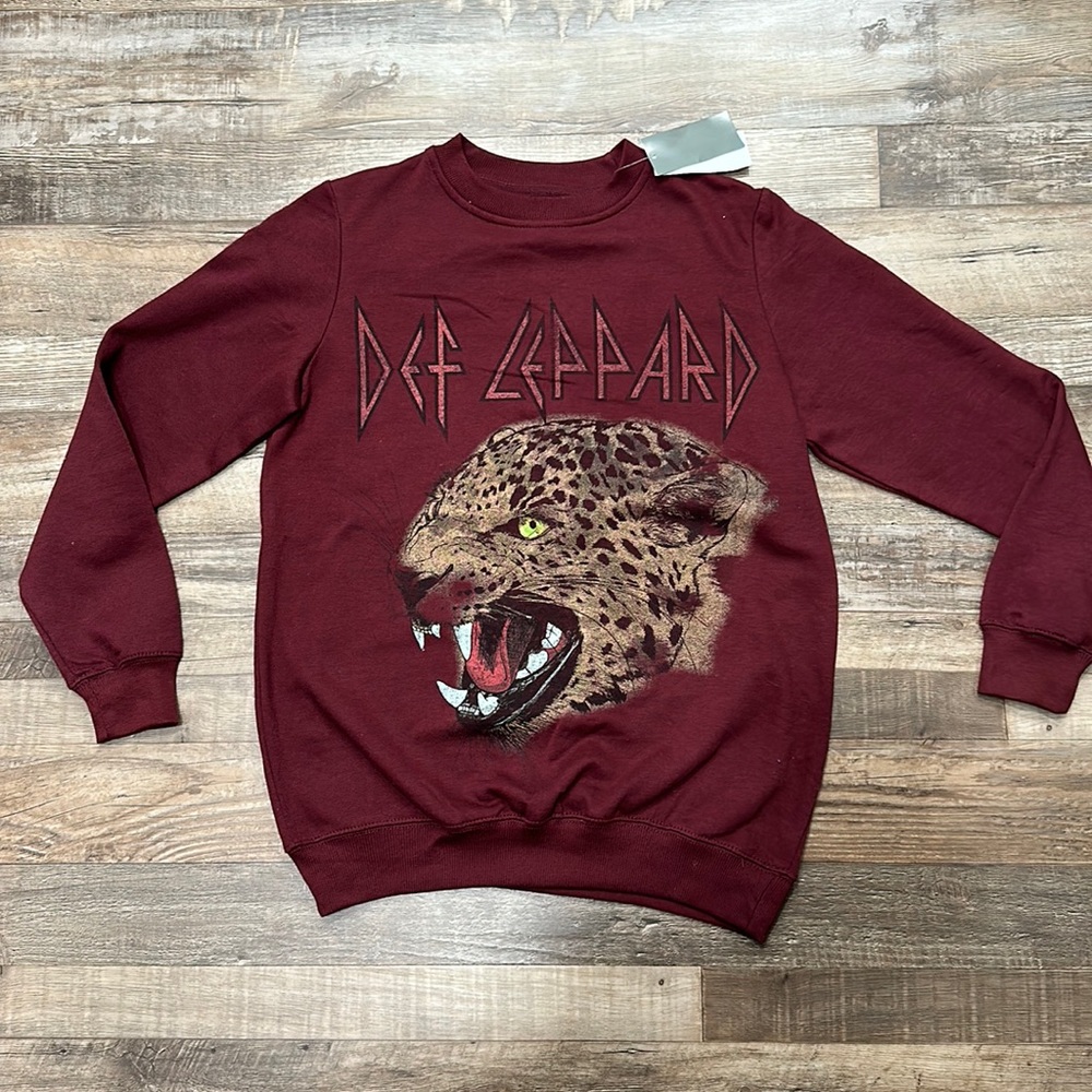 NWT • Def Leppard • graphic band crewneck